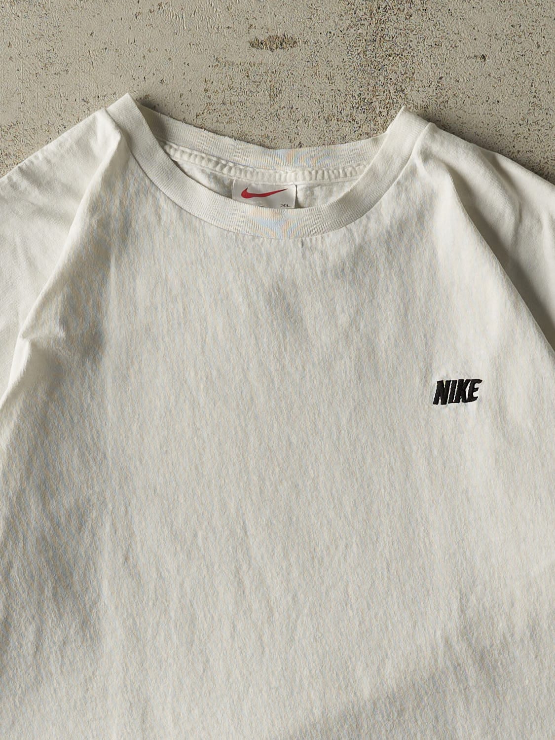 Vintage 90s White Nike Embroidered Tee (L/XL) - Image 3