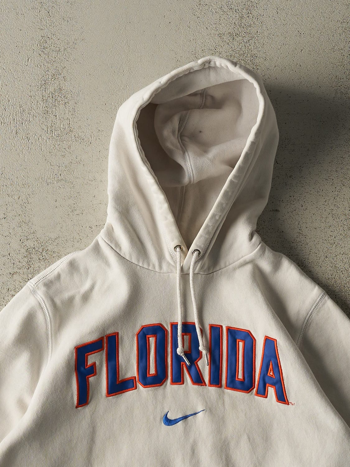 Vintage Y2K White Nike Middle Swoosh University of Florida Embroidered Hoodie (M) - Image 2
