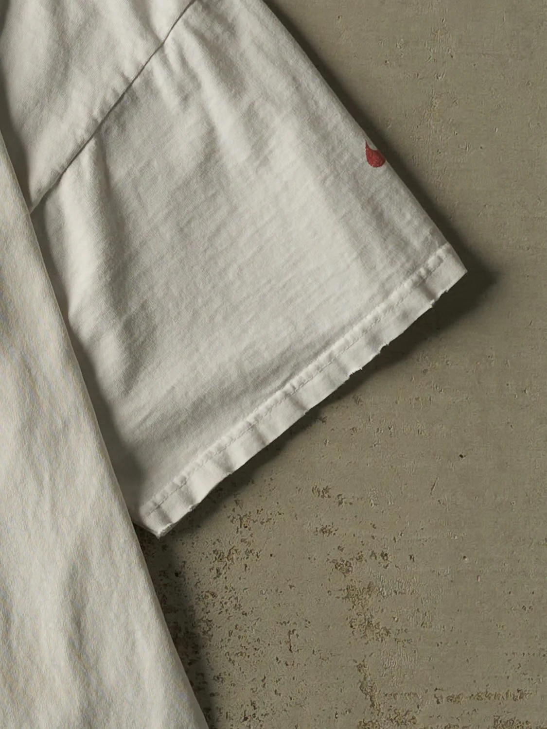Vintage 90s White Nike Logo Tee (L/XL) - Image 3