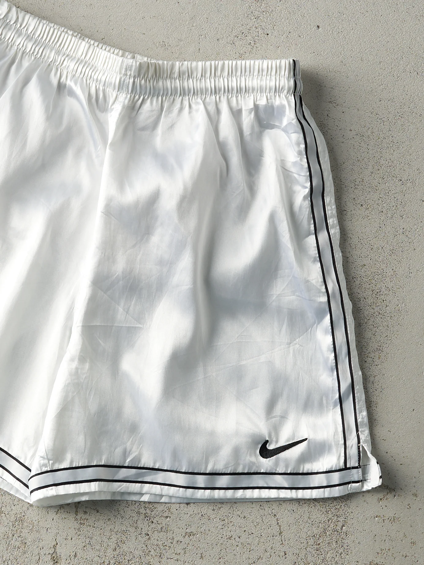 Vintage 90s White Nike Track Shorts (29x6) - Image 4