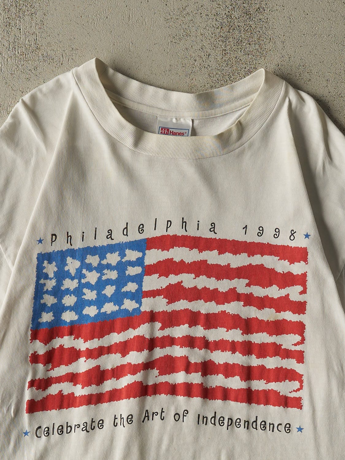 Vintage 98' White Philadelphia US Flag Tee (L/XL) - Image 2