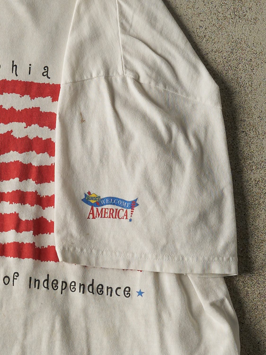 Vintage 98' White Philadelphia US Flag Tee (L/XL) - Image 4