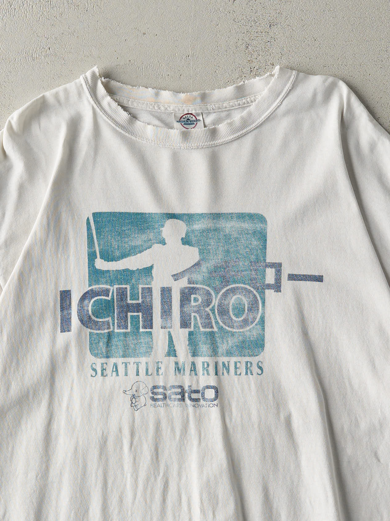 Vintage Y2K White Seattle Mariners Ichiro Tee (M/L) - Image 2