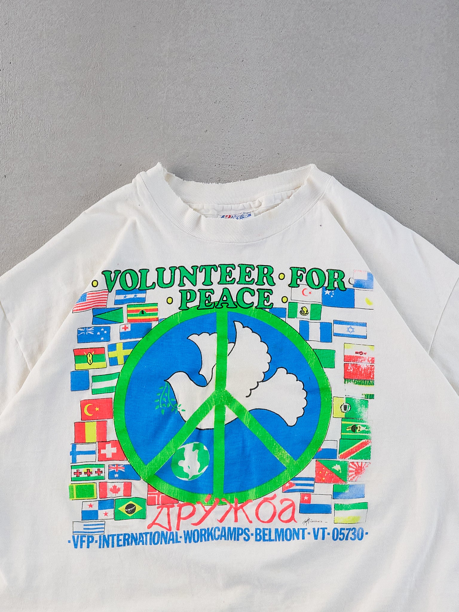Vintage 90s White Single Stitched Volunteer for Peace Graphic Tee (M) - Image 2