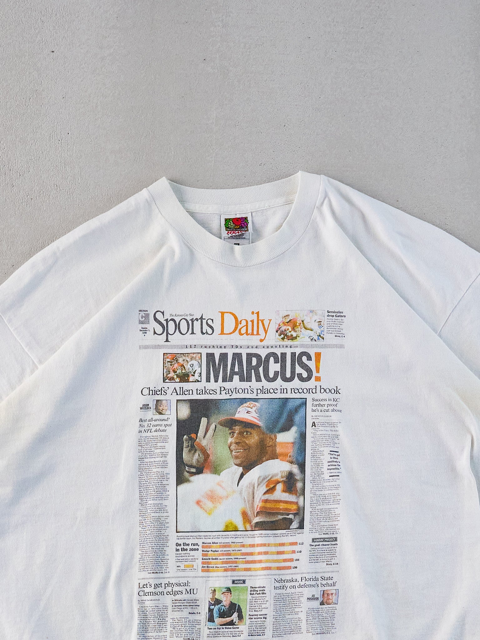 Vintage 90s White Marcus Allen Sports Daily Headline NFL Chiefs Raiders Graphic Tee (L) - Image 2