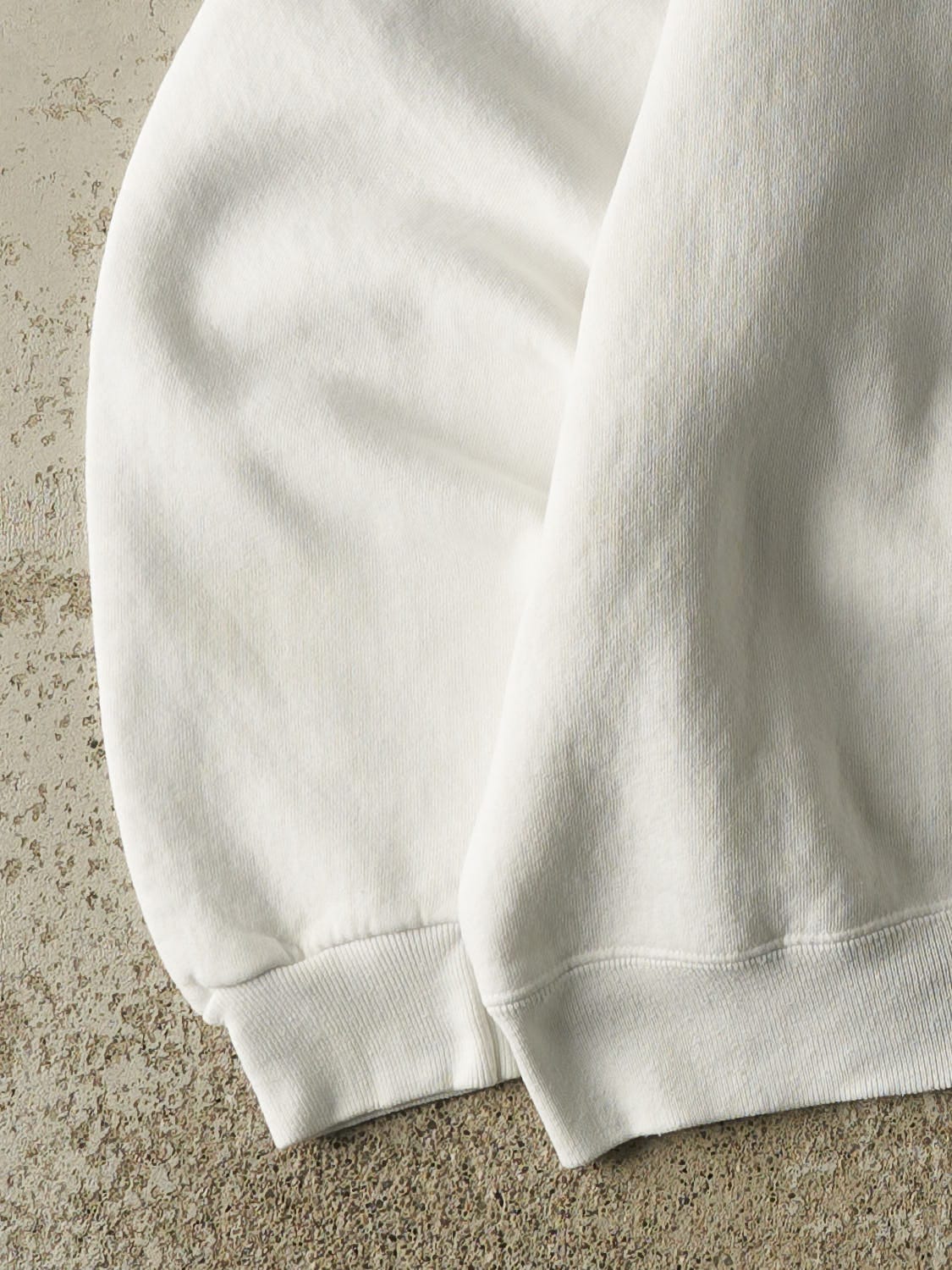 Vintage 90s White Suomalainen Embroidered Crewneck (M) - Image 3