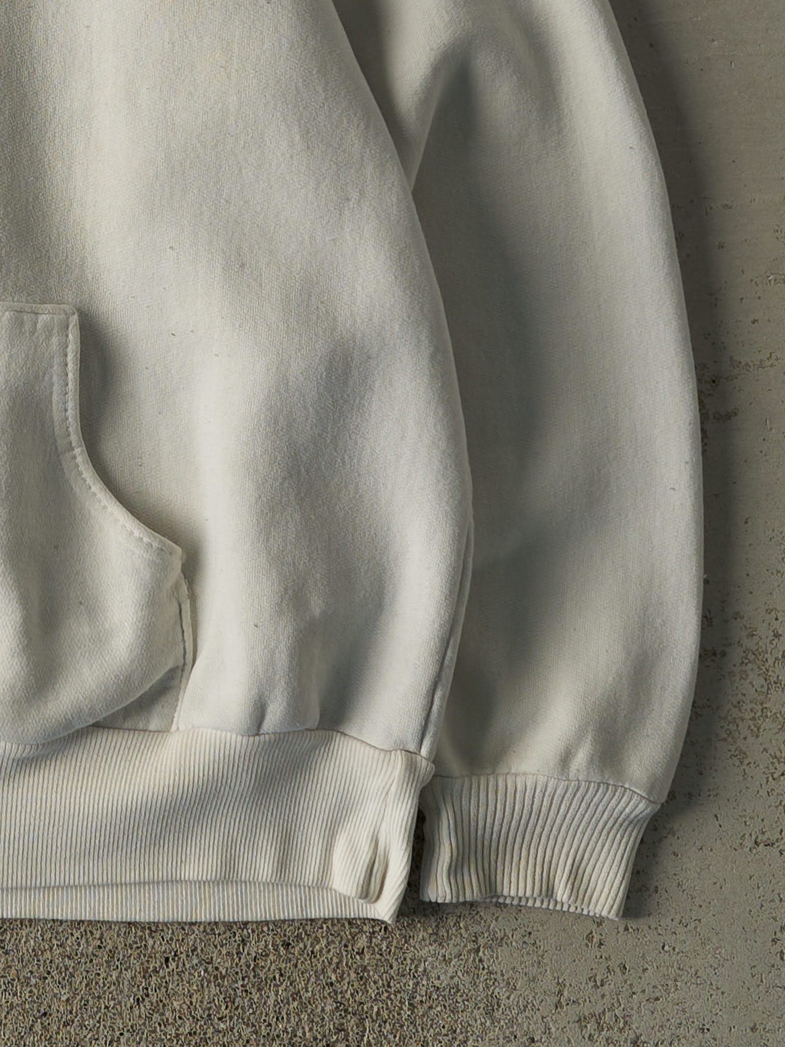 Vintage 90s White University of Calgary Embroidered Hoodie (M) - Image 3