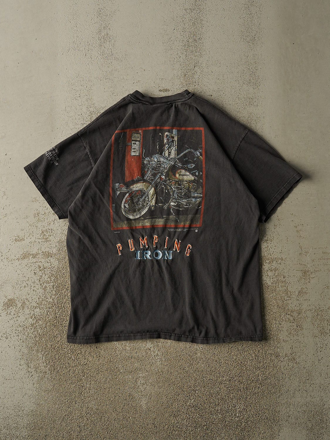 Vintage 96' Faded Black Harley Davison "Pumping Iron" Tee (L/XL) - Image 2