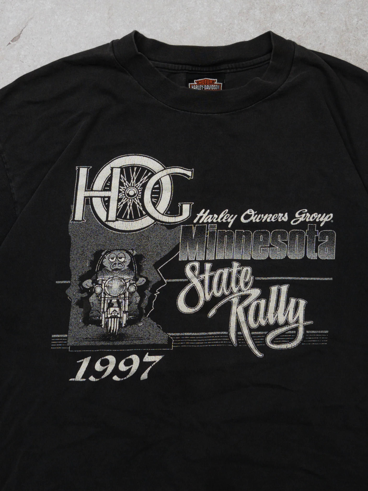 Vintage '97 Washed Black Harley Owners Group State Rally Tee (M) - Image 2