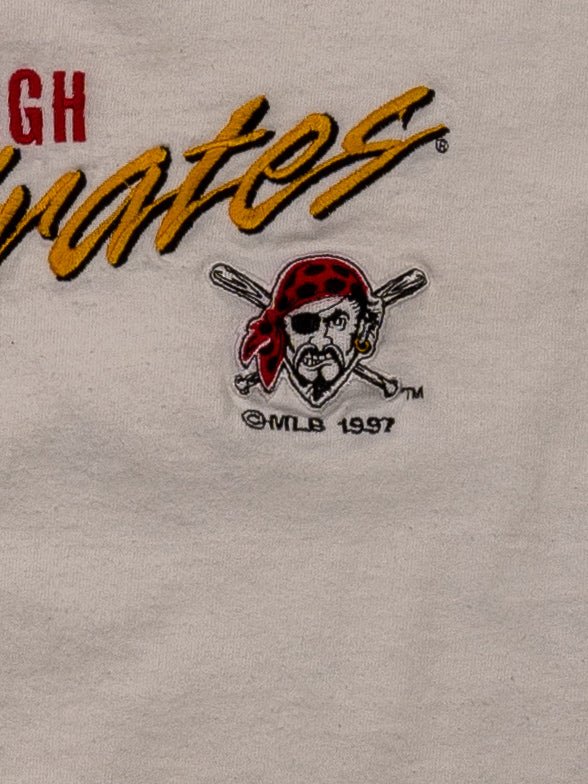Vintage '97 White Pittsburgh Pirates Embroided Tee (L) - Image 4