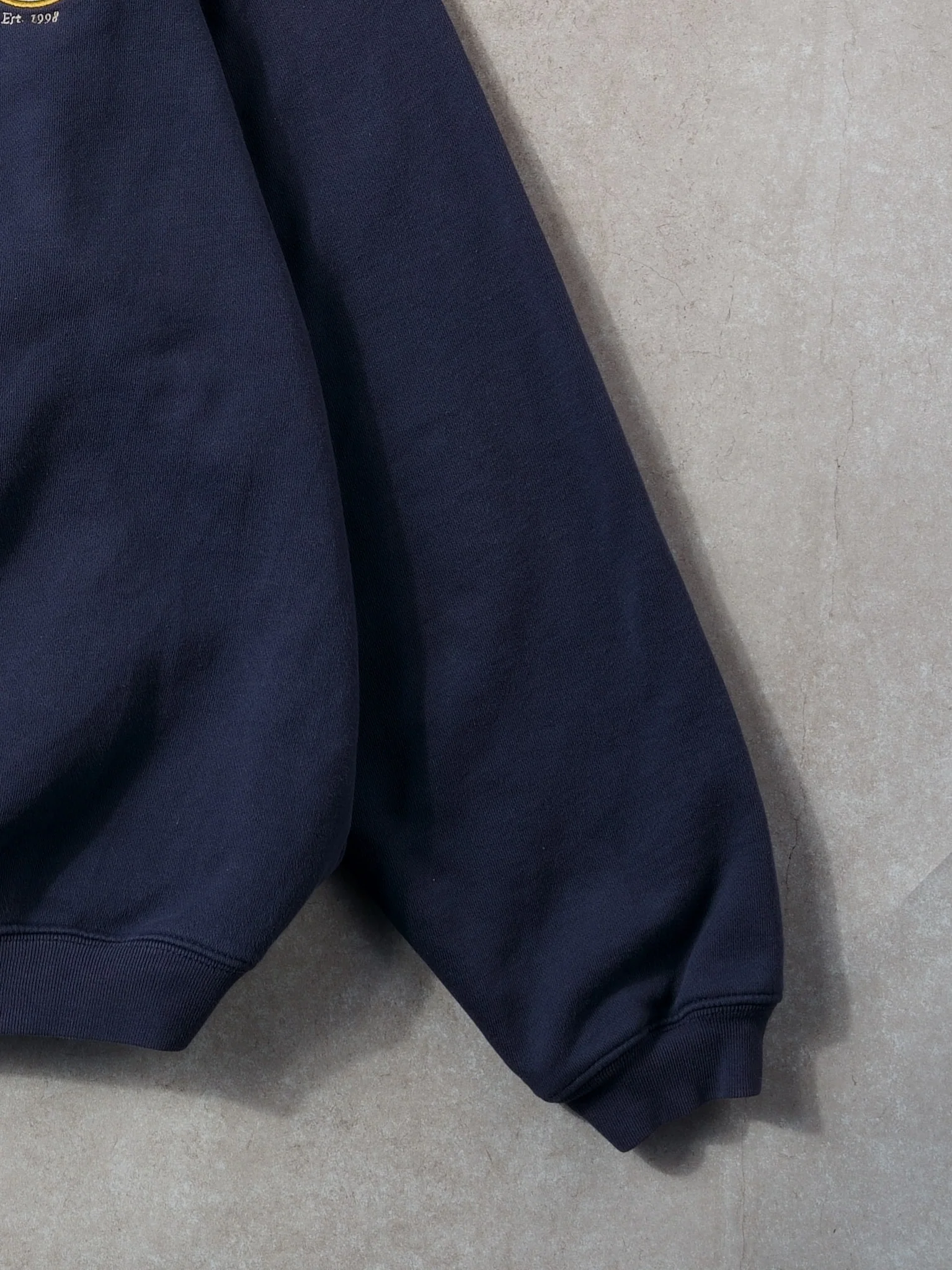 Vintage 98' Navy Blue Walt Disney World 5 Emblem Mickey Mouse Patch Crewneck (L/XL) - Image 3