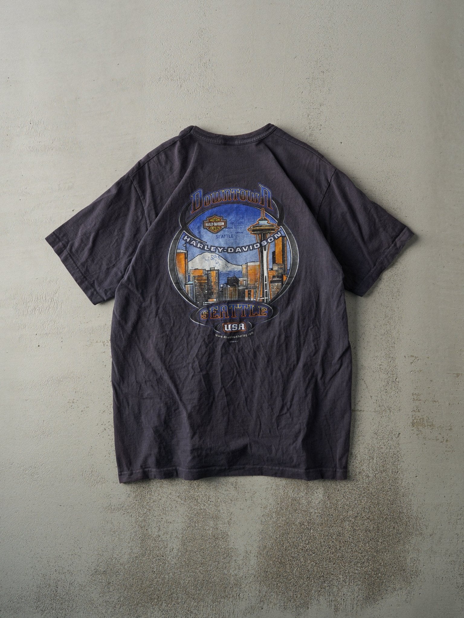Vintage 99' Navy Blue Downtown Seattle Harley Davidson Tee (M/L)