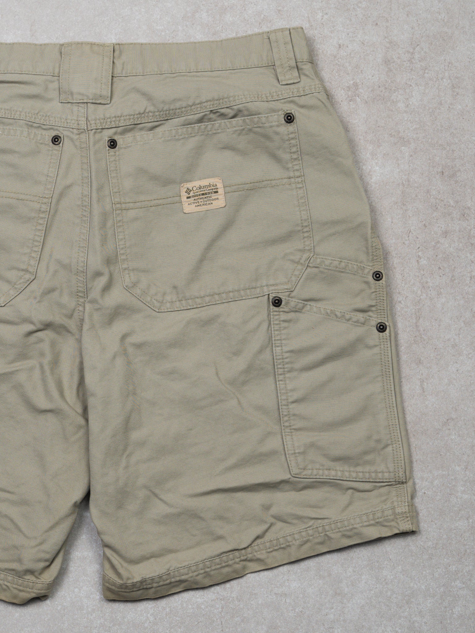 Vintage Beige Columbia Cargo Shorts (32 x 9) - Image 4