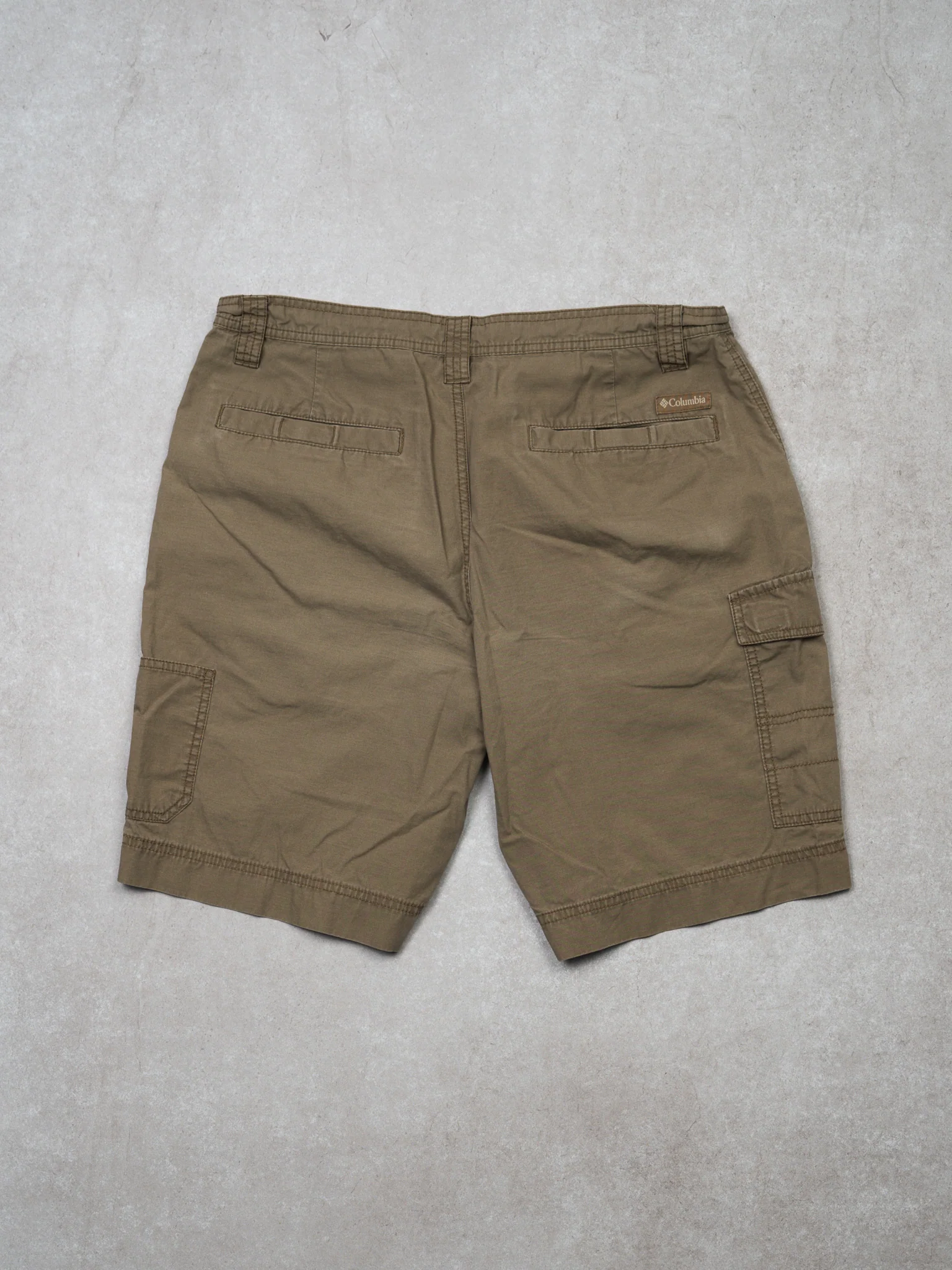 Vintage Beige Columbia Cargo Shorts (34 x 8) - Image 3
