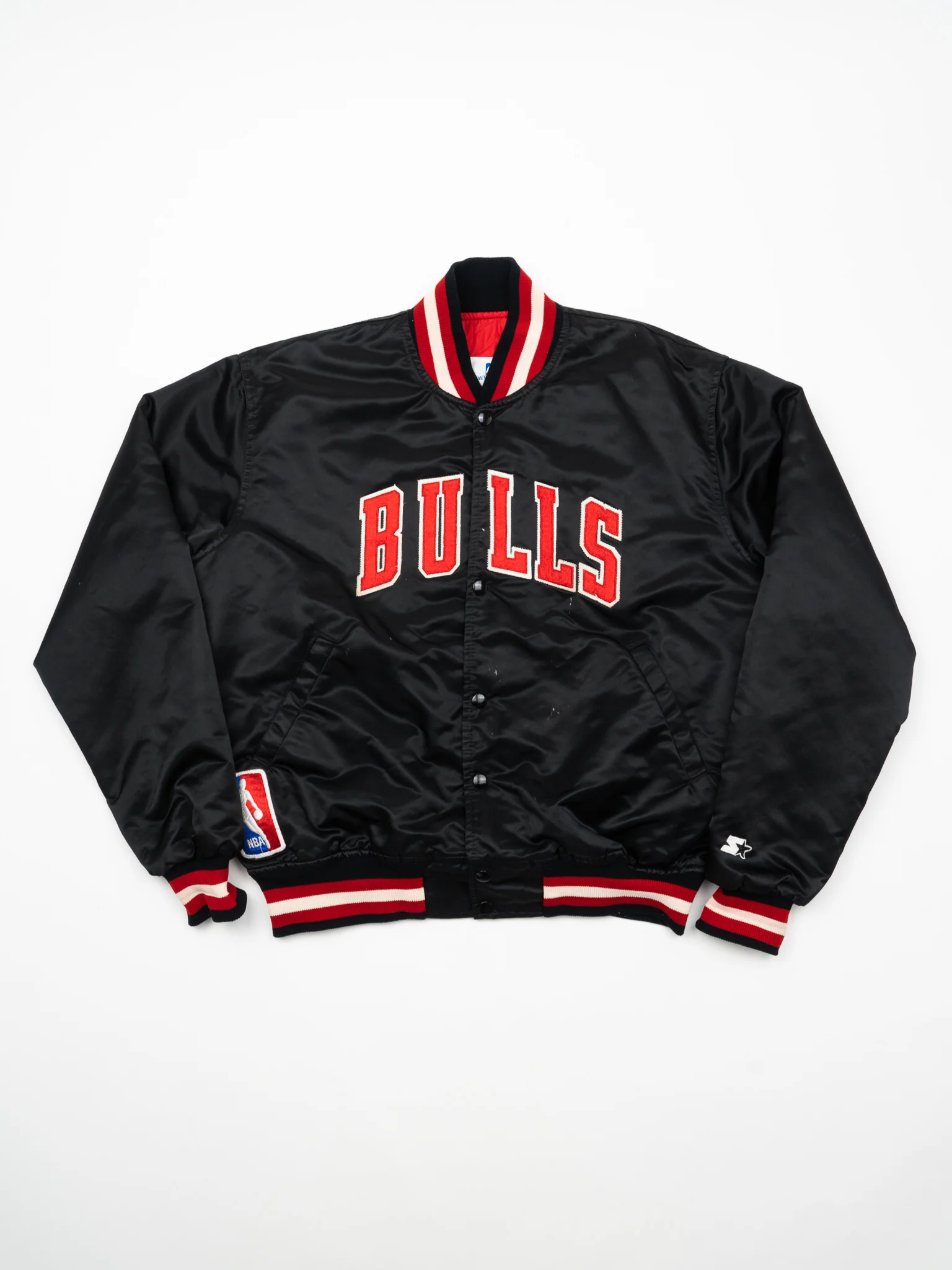 Vintage Black Bulls NBA x Starter Satin Bomber (L)