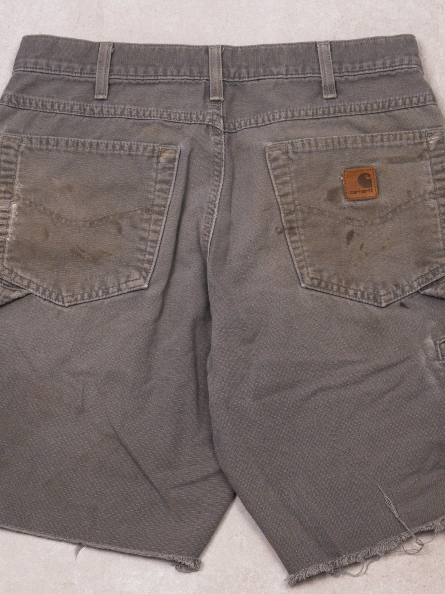 Vintage Grey Carhartt Cut Off Cargo Shorts (32 x 9) - Image 4