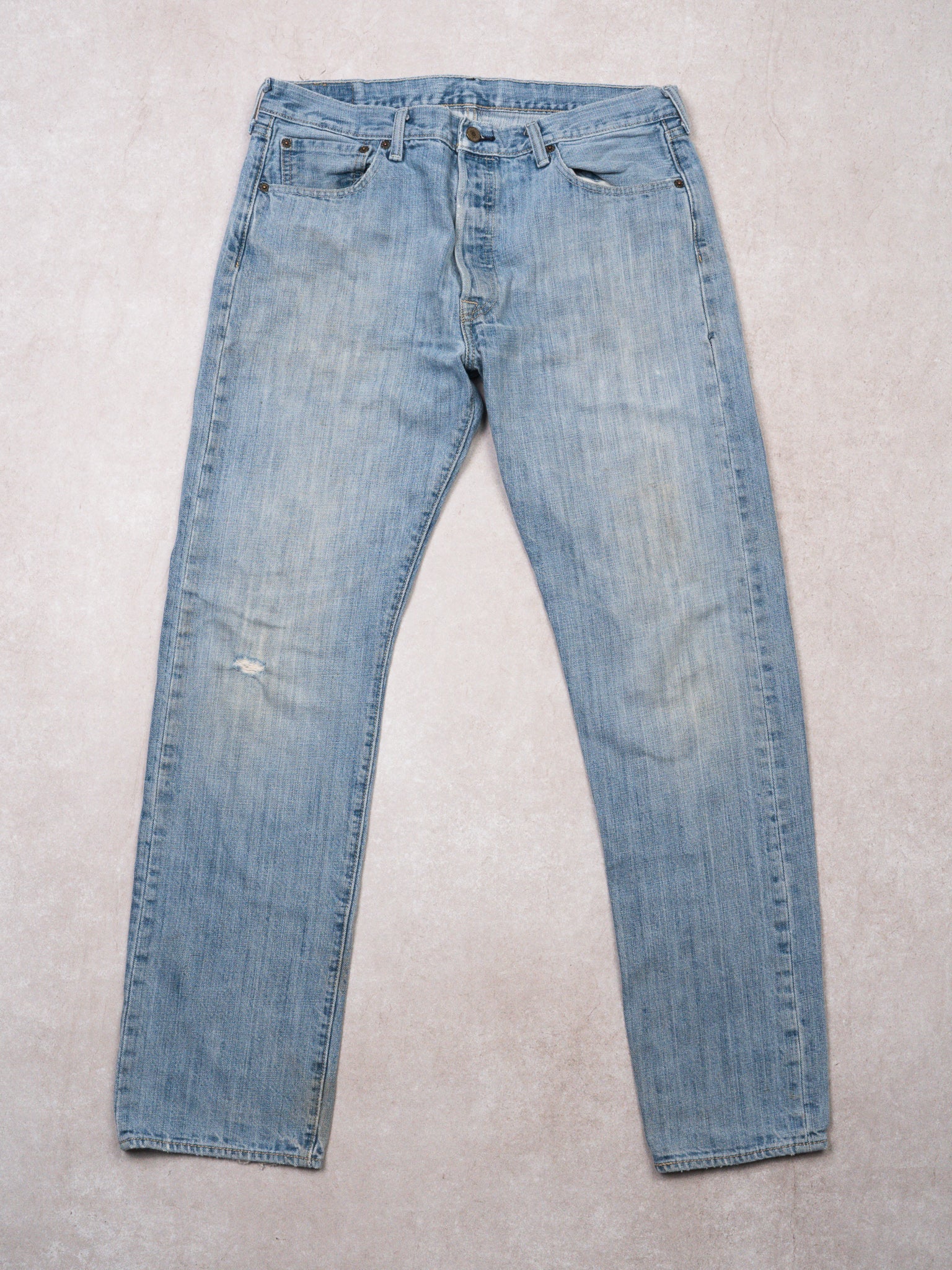 Vintage Light Blue 501 Levi Jeans w/ rip (34 x 32)