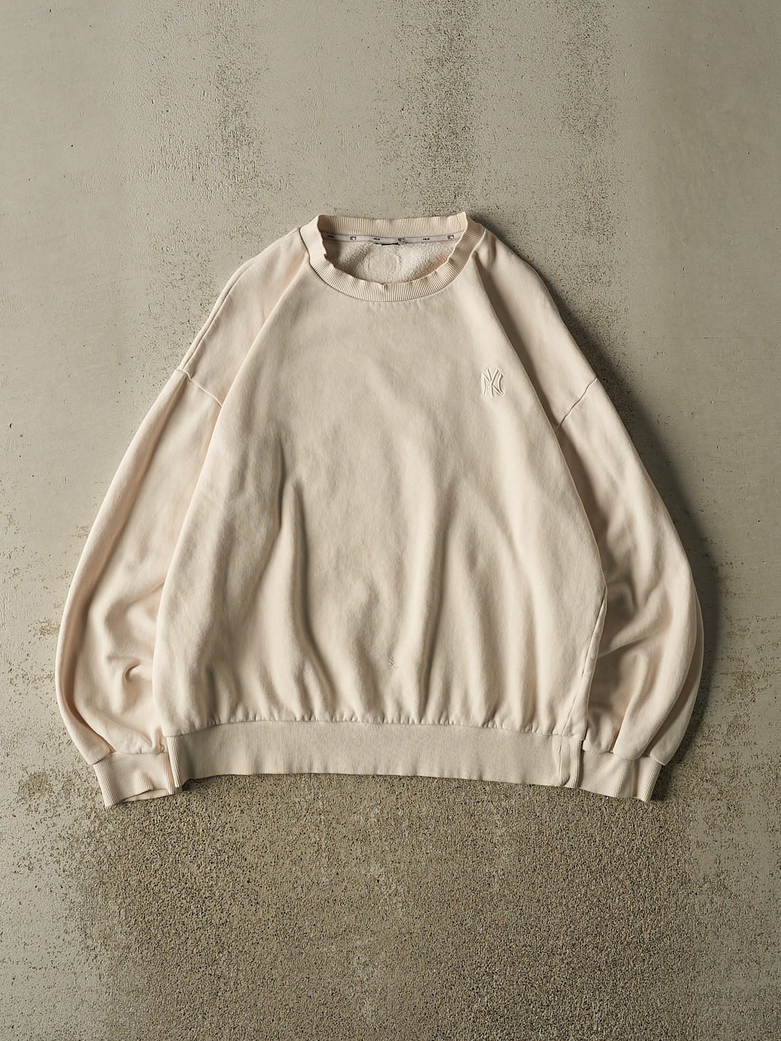 Vintage Y2K Beige New York Yankees Embroidered Crewneck (L)