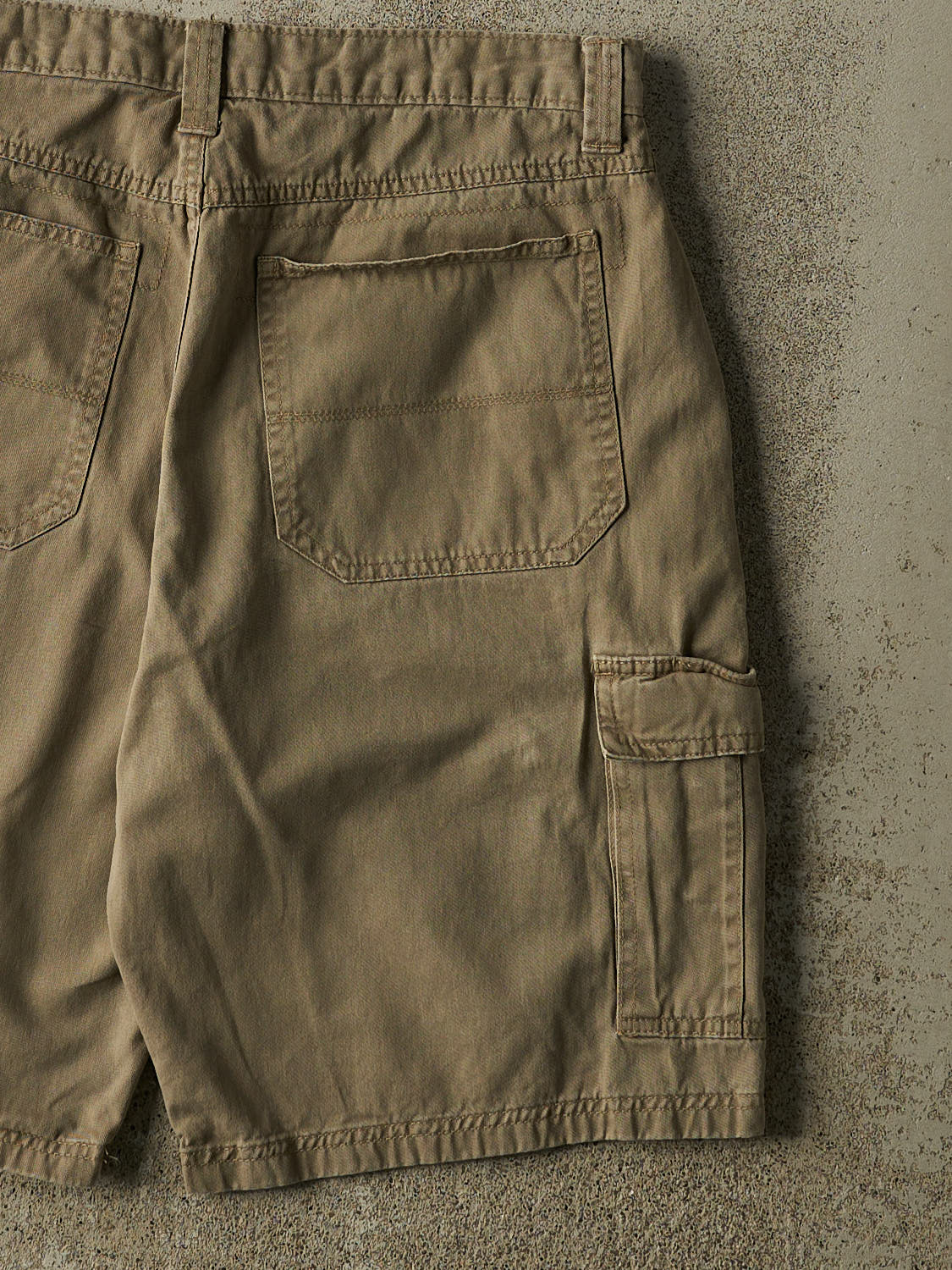 Vintage Y2K Beige Wrangler Cargo Shorts (33x10) - Image 4
