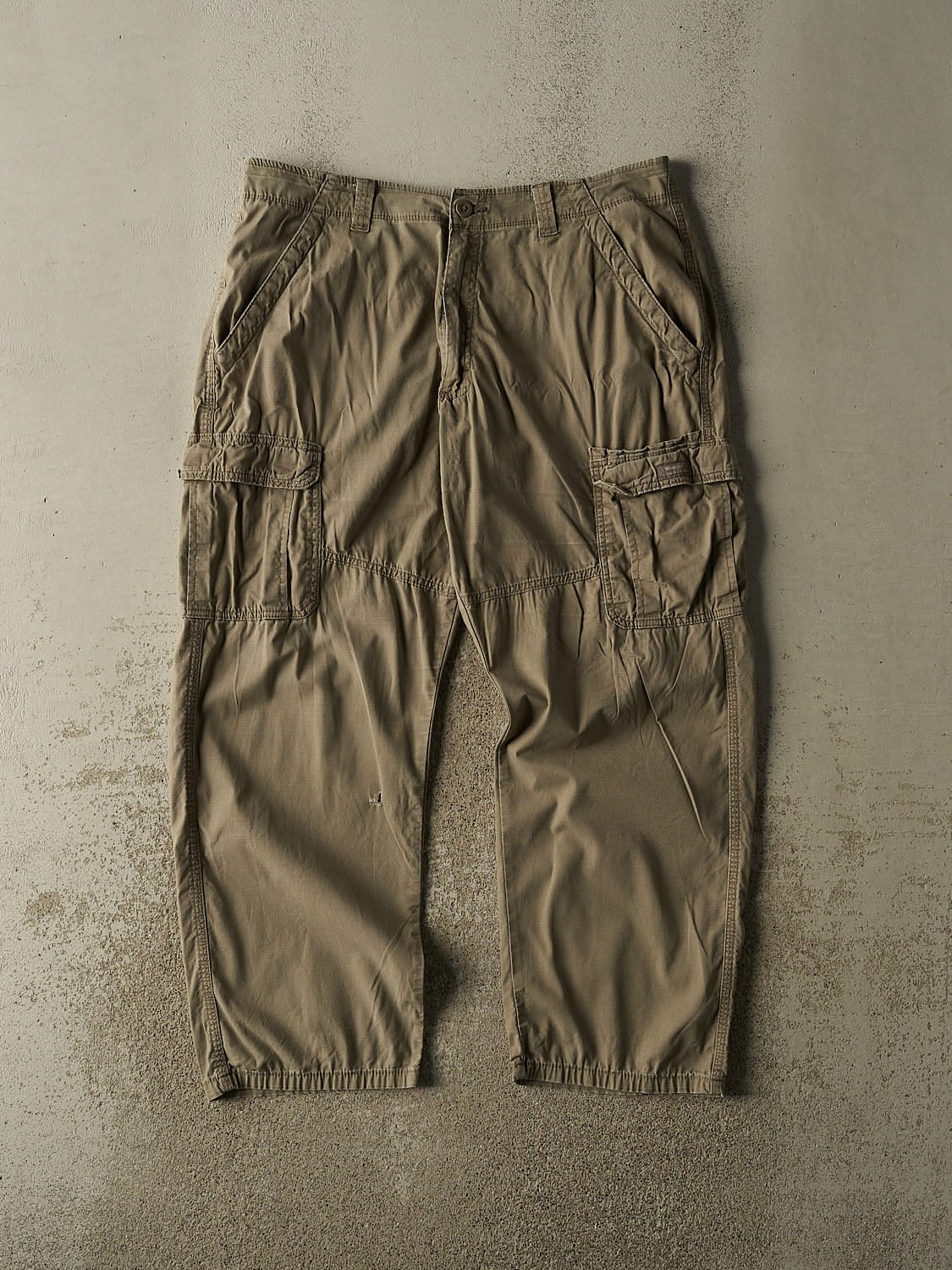 Vintage Y2K Beige Wrangler Cargo Work Pants (36x28.5)