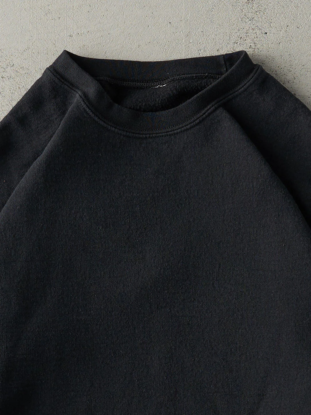 Vintage Y2K Black Blank Crewneck (M) - Image 2