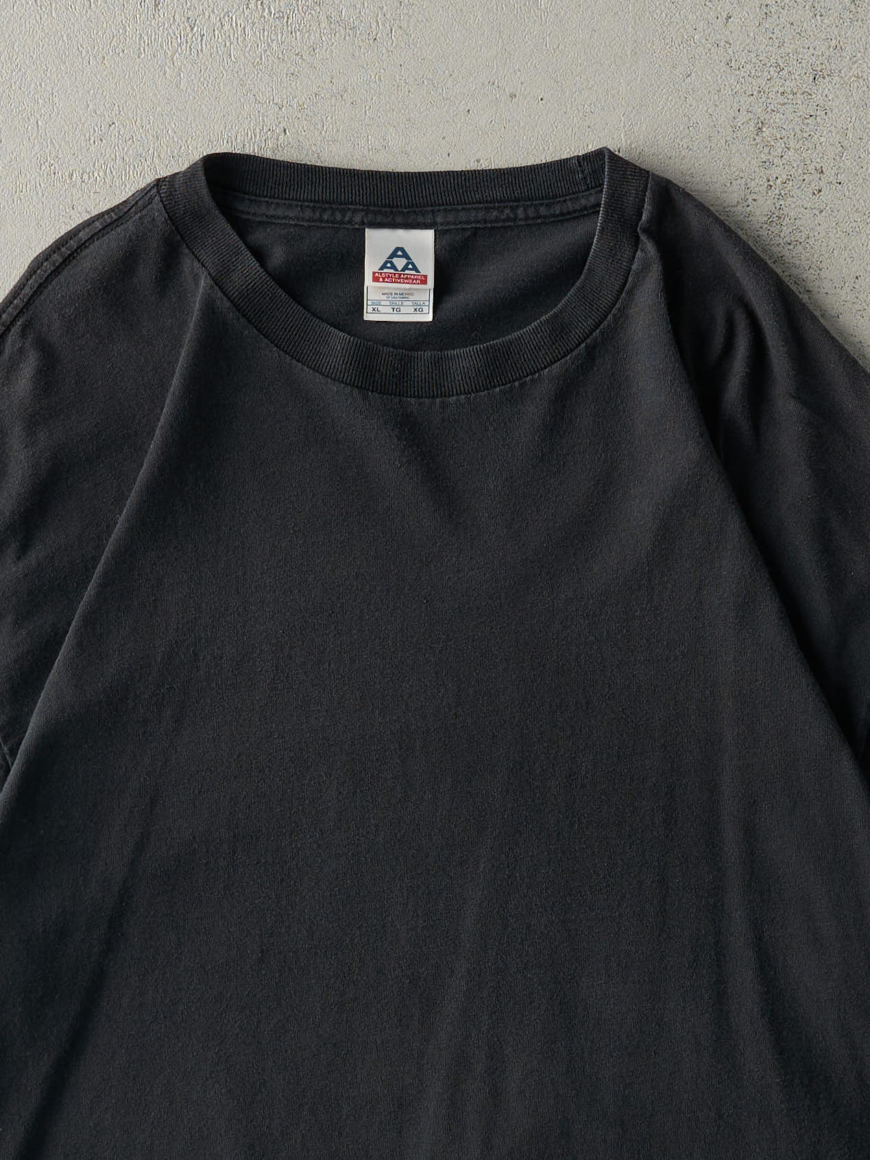 Vintage Y2K Black Blank Tee (L) - Image 2