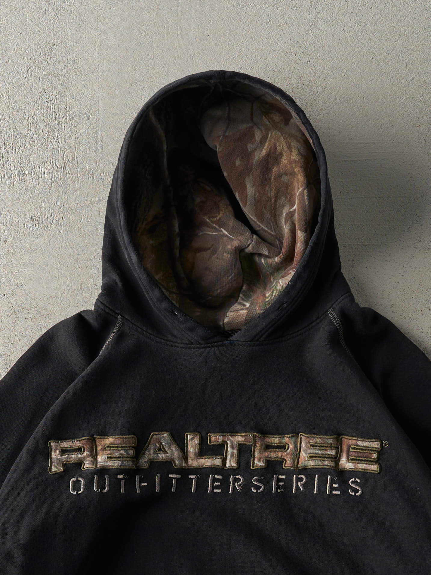 Vintage Y2K Black Embroidered Realtree Camo Hoodie (L/XL) - Image 2