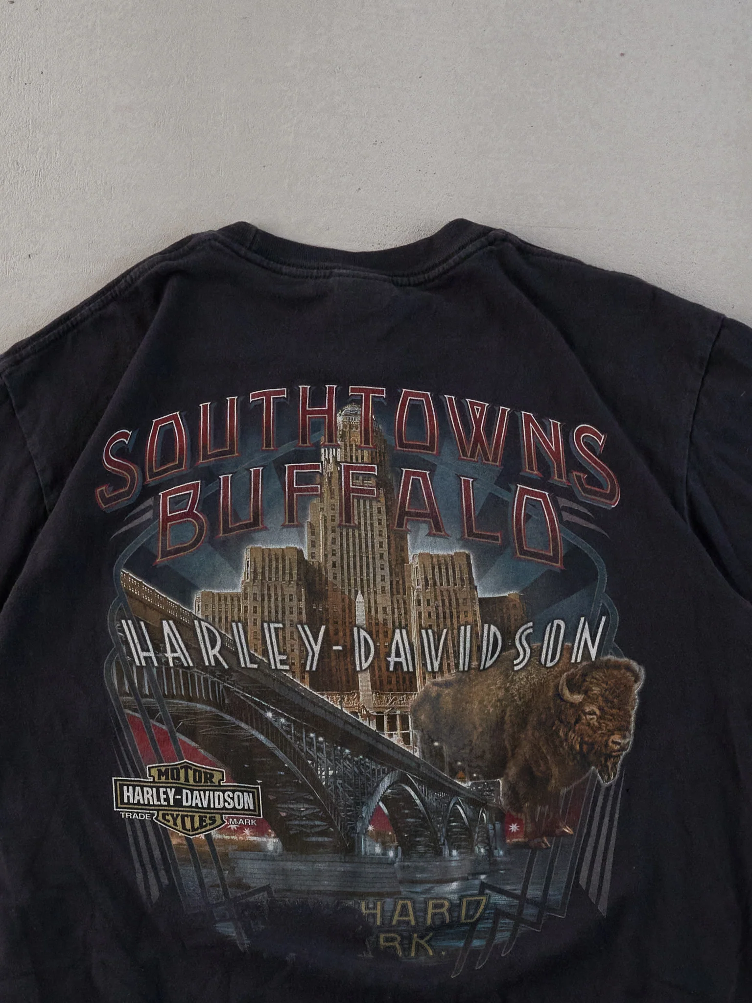 Vintage Y2k Black Harley Davidson Buffalo Graphic Tee (M) - Image 4