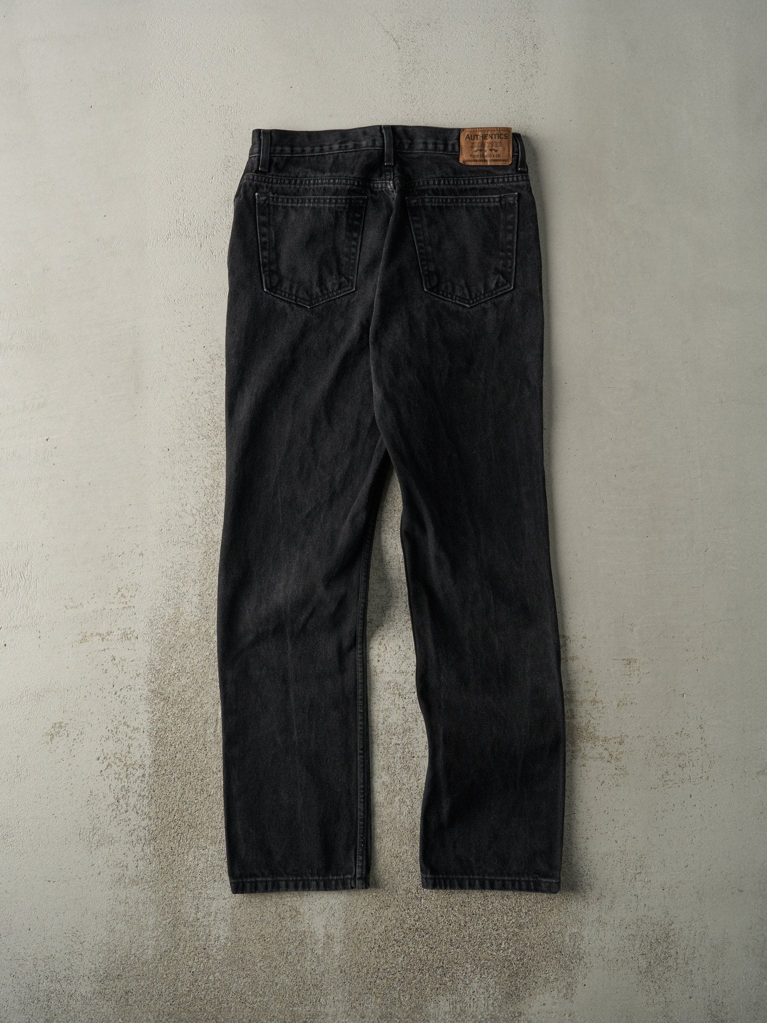 Vintage Y2K Black Levi's Denim Pants (32x33) - Image 2