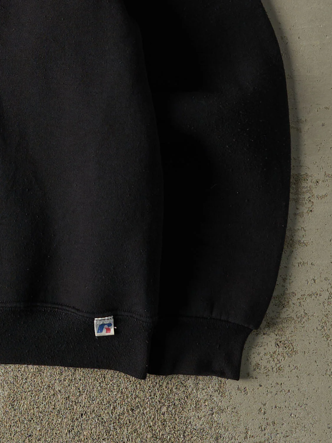 Vintage Y2K Black Russell Athletic Blank Crewneck (S/M) - Image 4