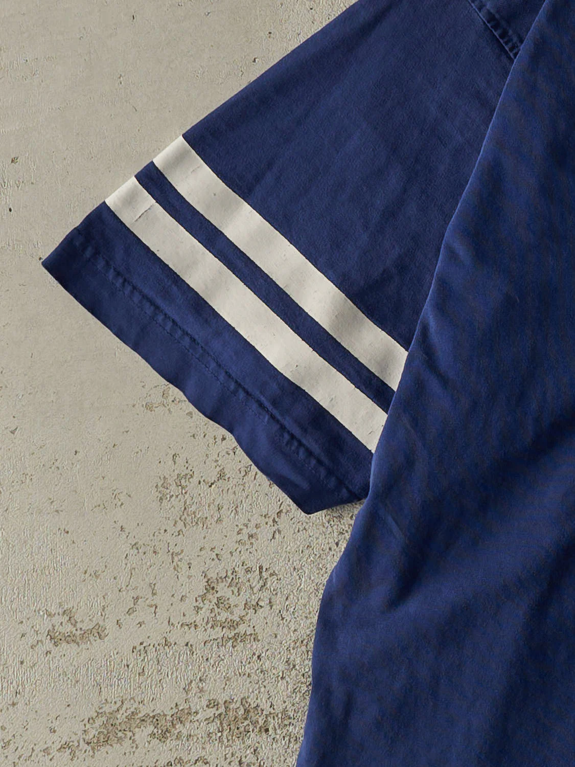 Vintage Y2K Blue Toronto Maple Leafs Embroidered Tee (L/XL) - Image 3