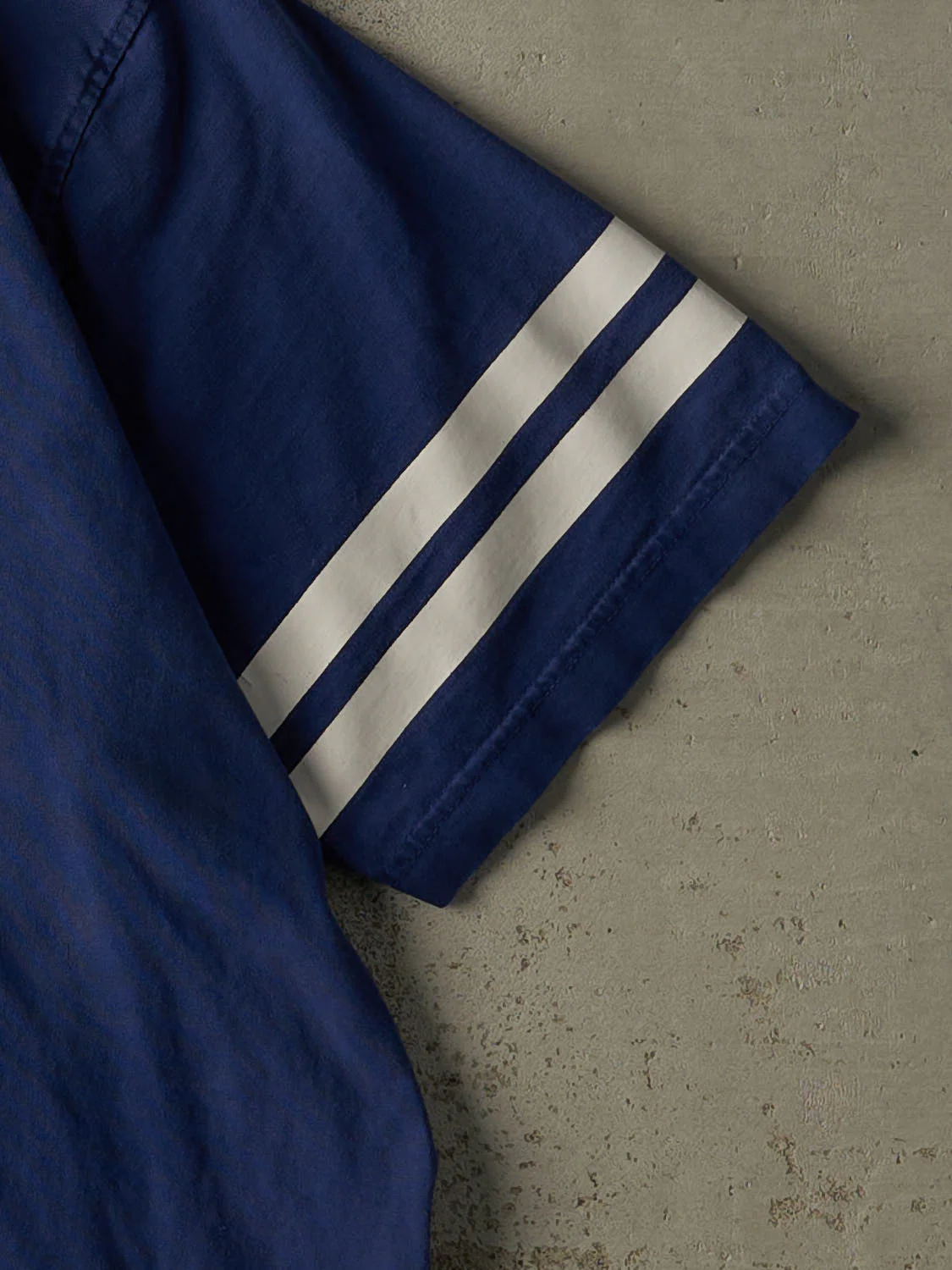 Vintage Y2K Blue Toronto Maple Leafs Embroidered Tee (L/XL) - Image 4