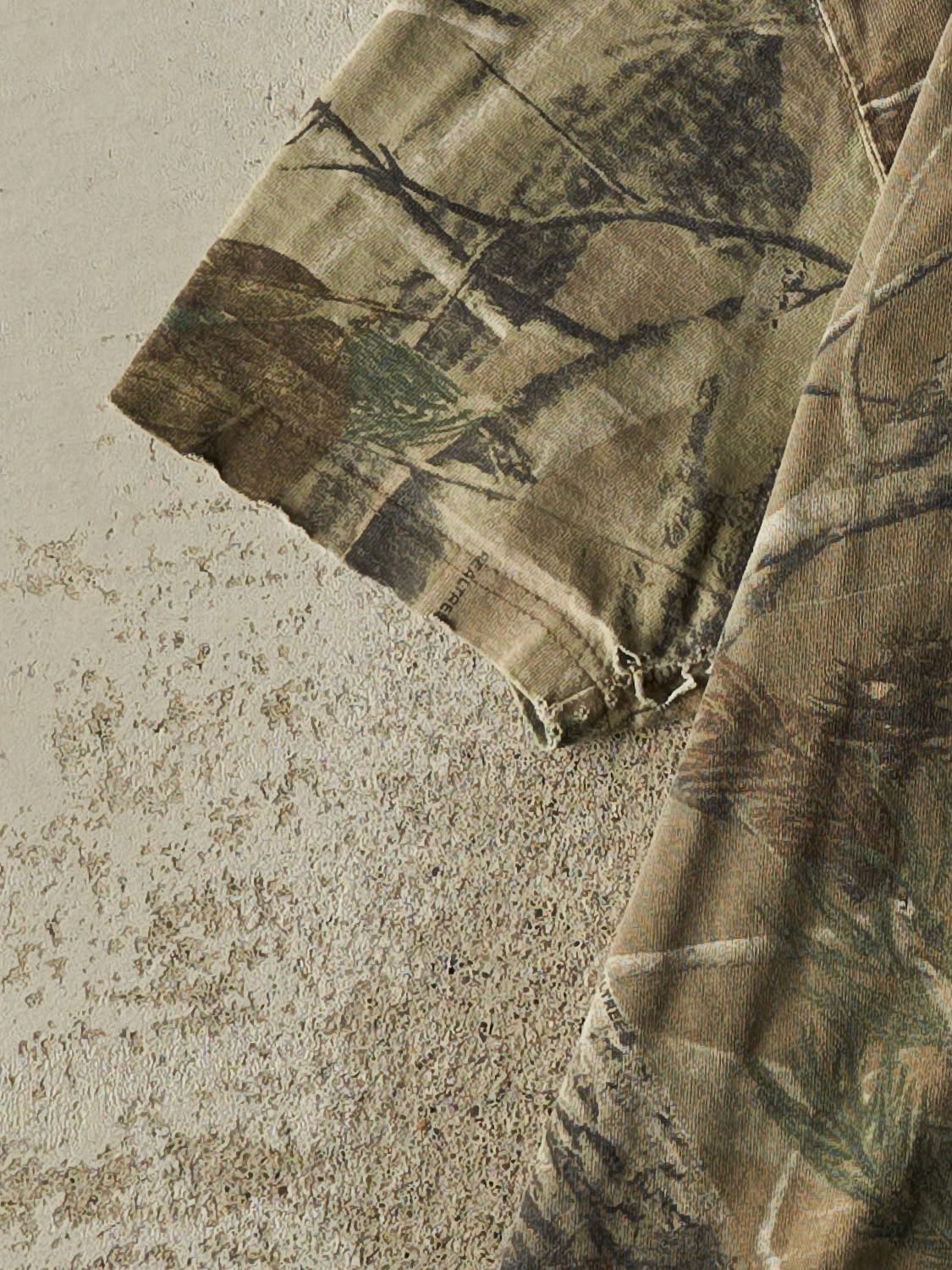 Vintage Y2K Camo Carhartt Realtree Pocket Tee (L) - Image 4