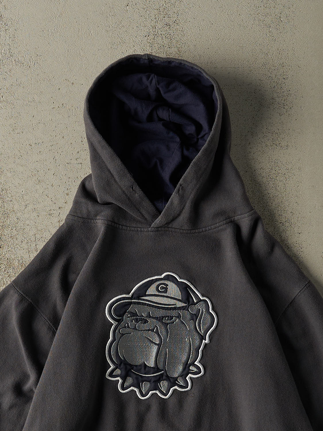 Vintage Y2K Charcoal Grey Georgetown Hoyas Embroidered Hoodie (S/M) - Image 2