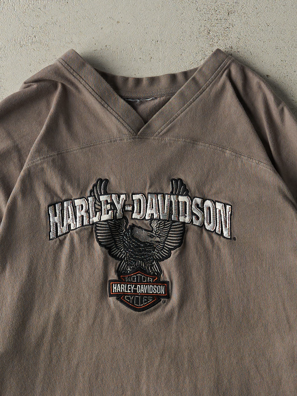 Vintage Y2K Charcoal Grey Thiensville WI Harley Davidson Embroidered Tee (L) - Image 2