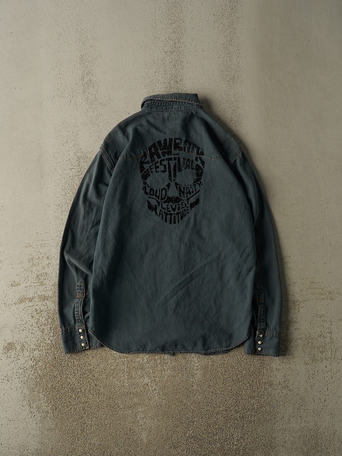 Vintage Y2K Dark Wash Levi's Denim Button Up Long Sleeve (L/XL) - Image 2