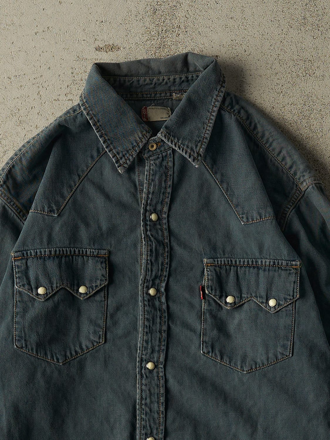 Vintage Y2K Dark Wash Levi's Denim Button Up Long Sleeve (L/XL) - Image 3