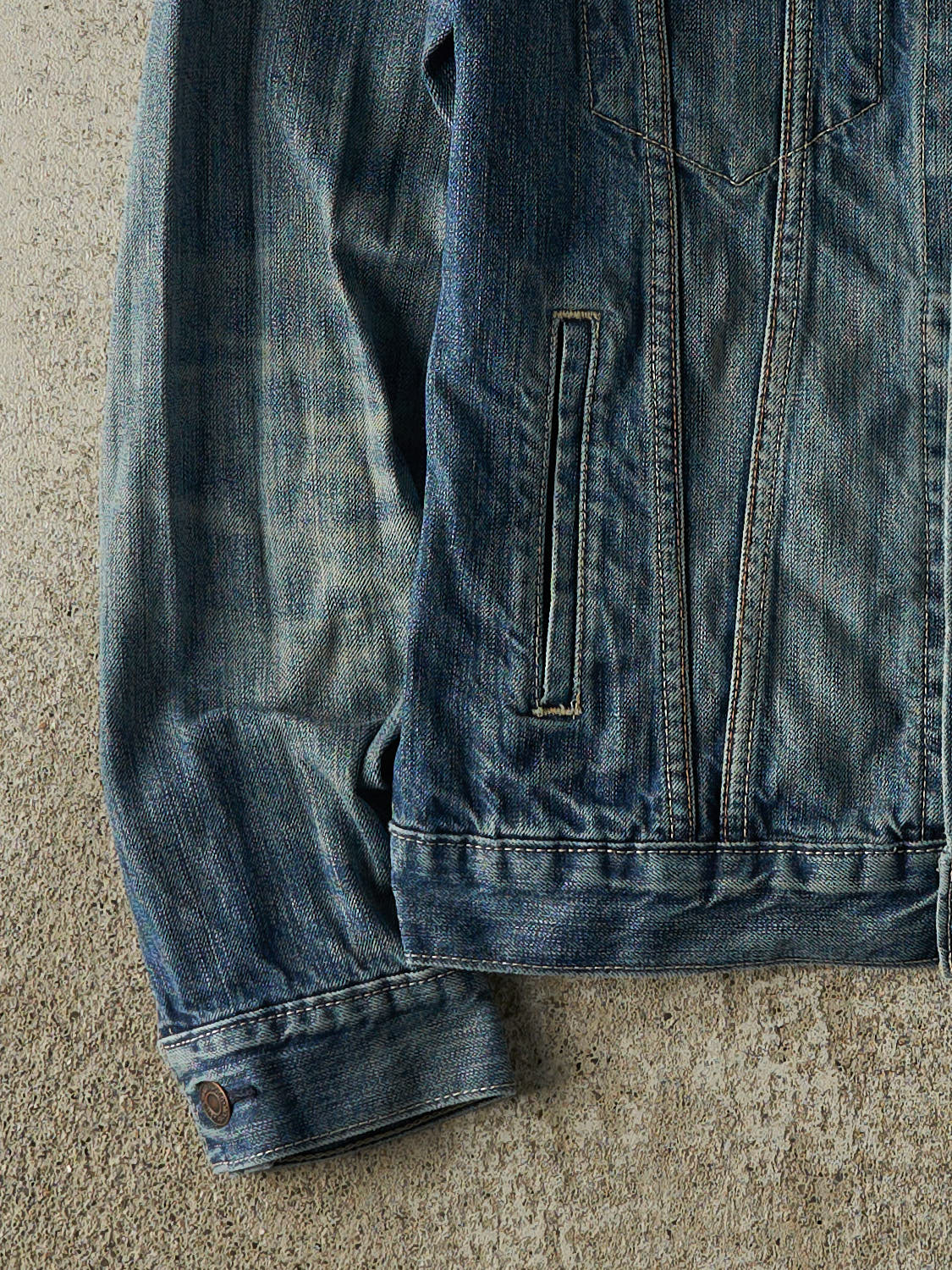 Vintage Y2K Dark Wash Levi's Denim Jacket (XS/S) - Image 3