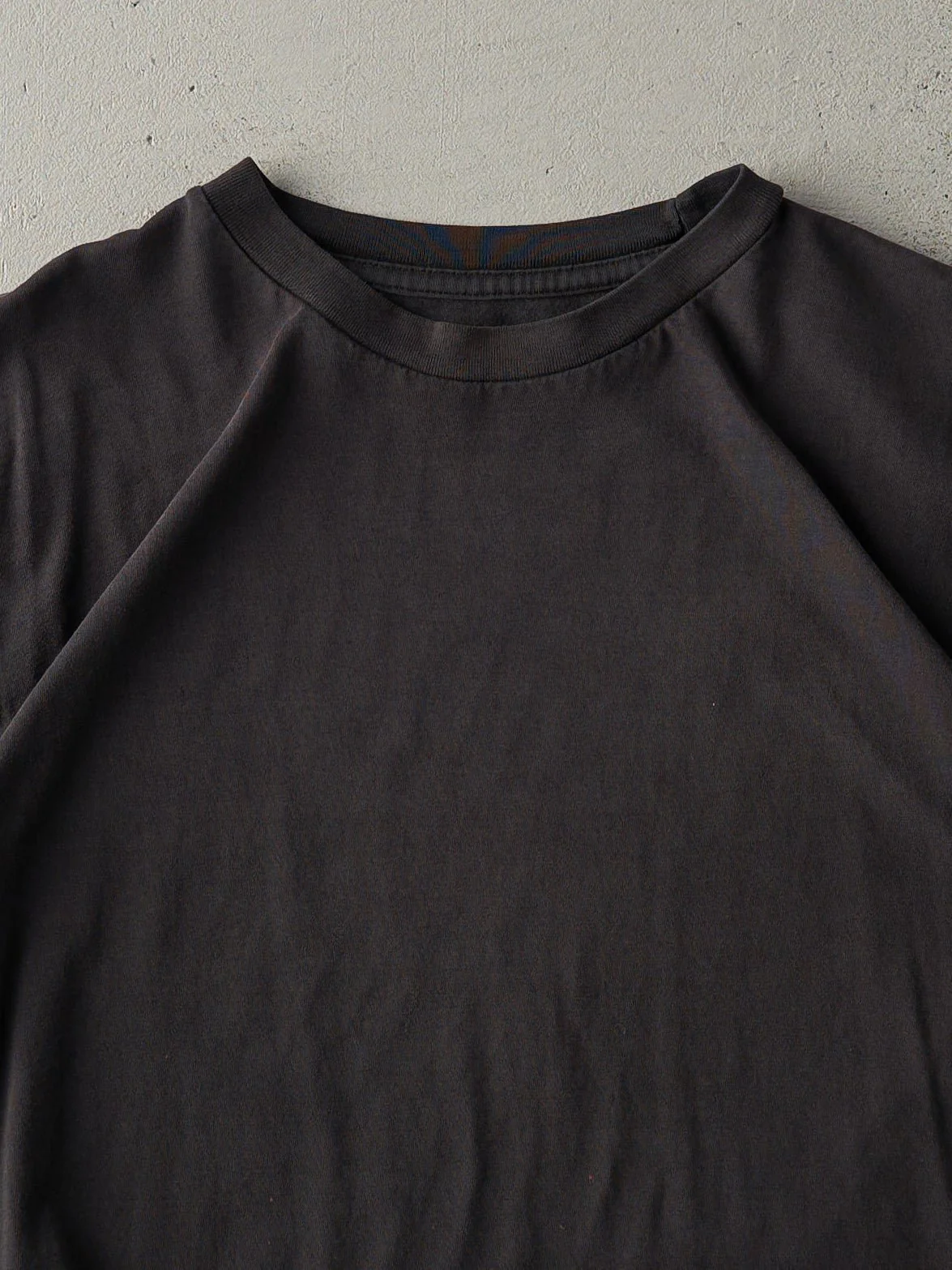 Vintage Y2K Faded Black Blank Tee (M) - Image 2