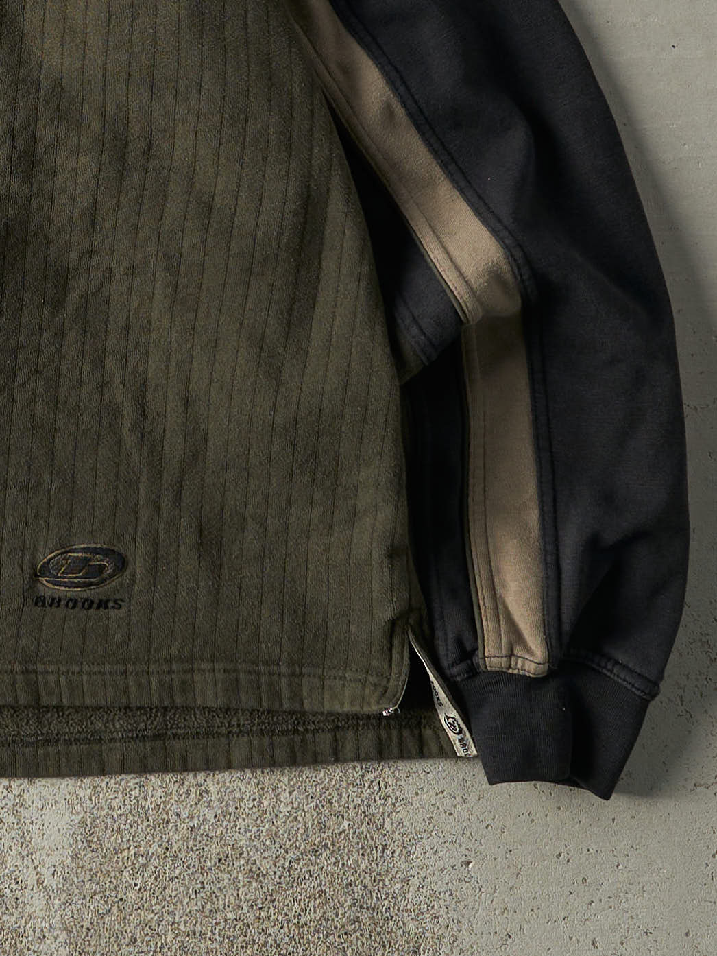 Vintage Y2K Green, Black & Beige Brooks Crewneck (M/L) - Image 3