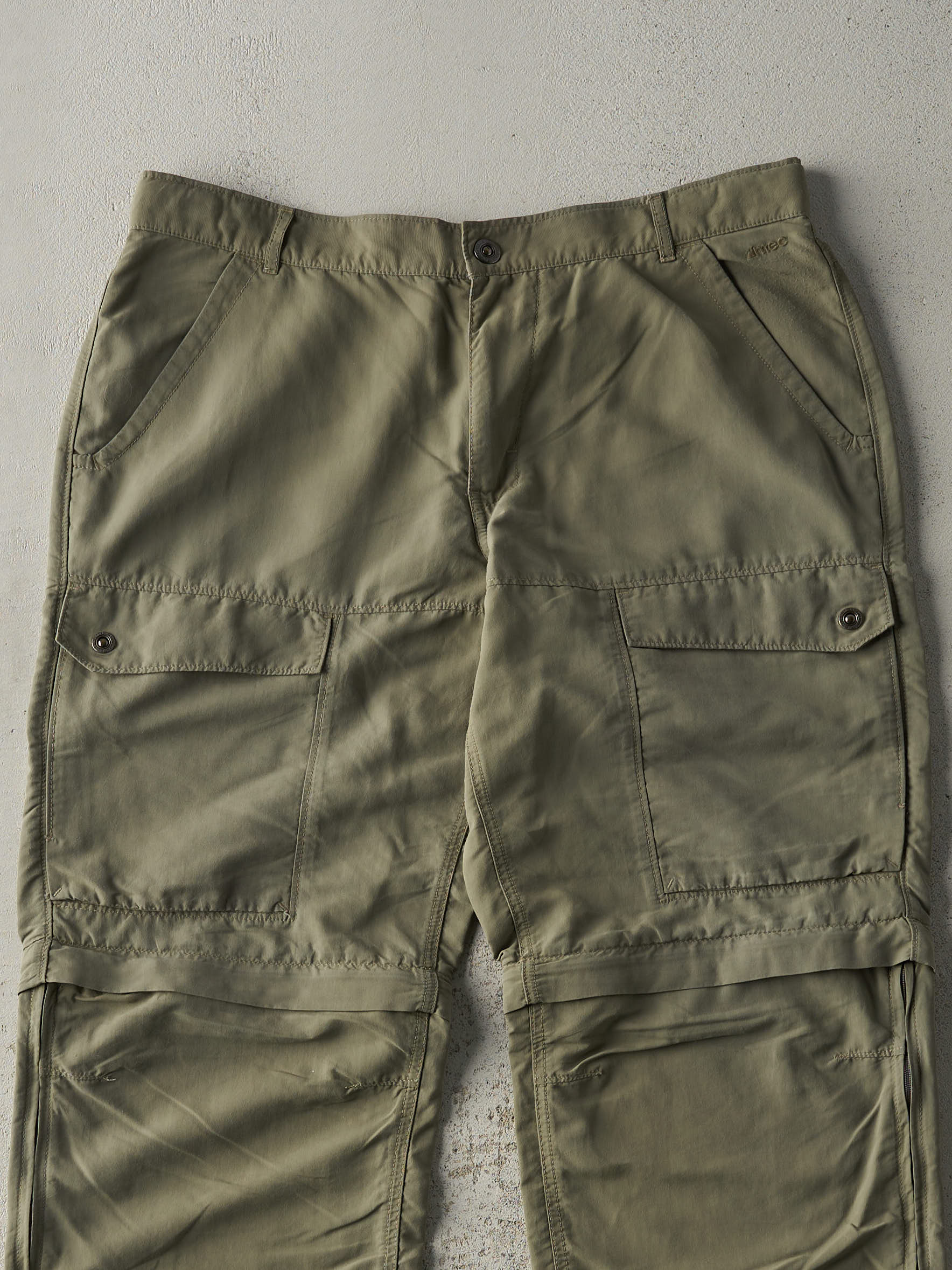 Vintage Y2K Green MEC Zip Off Cargo Pants (35.5x32) - Image 3