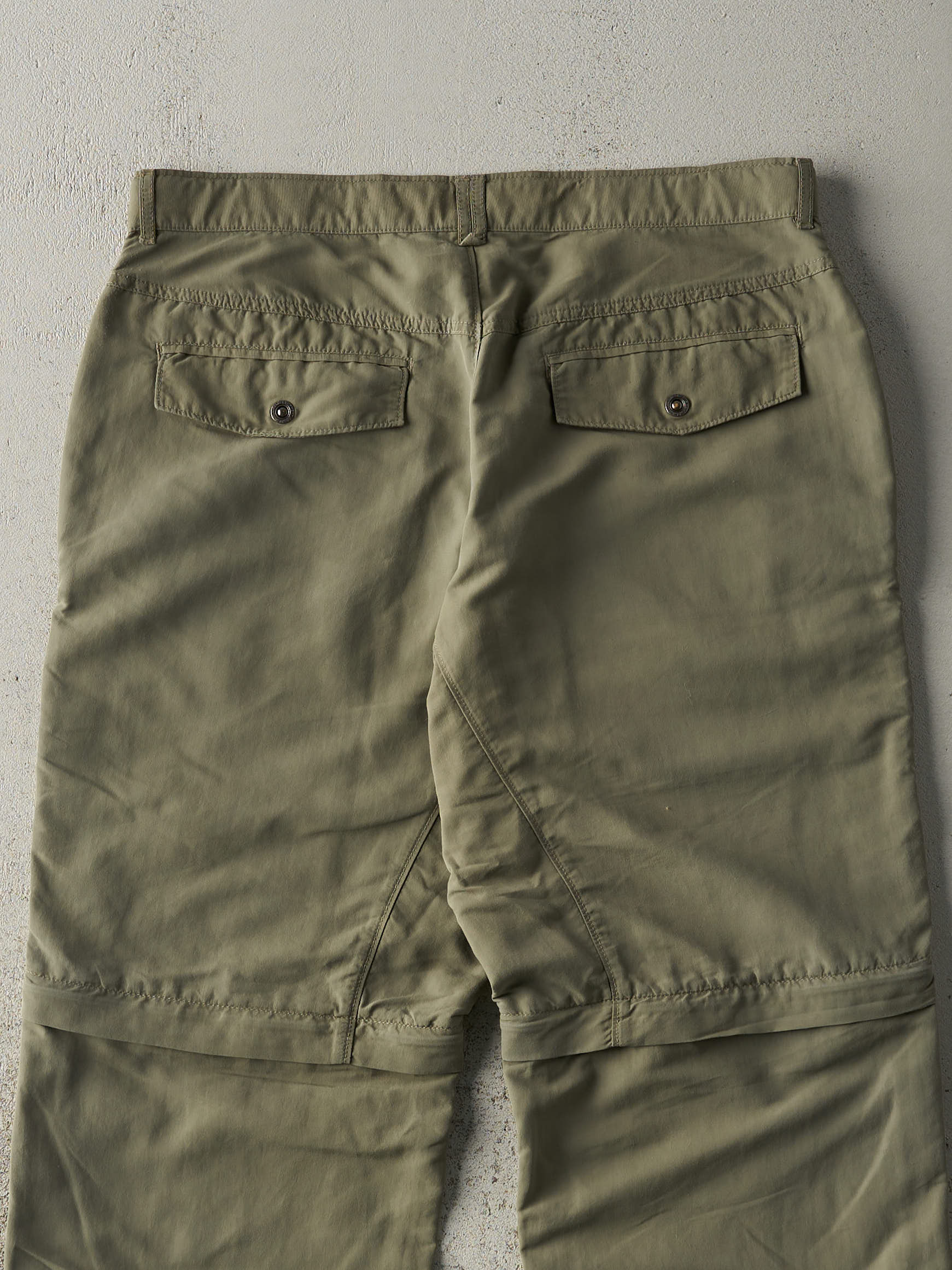 Vintage Y2K Green MEC Zip Off Cargo Pants (35.5x32) - Image 4