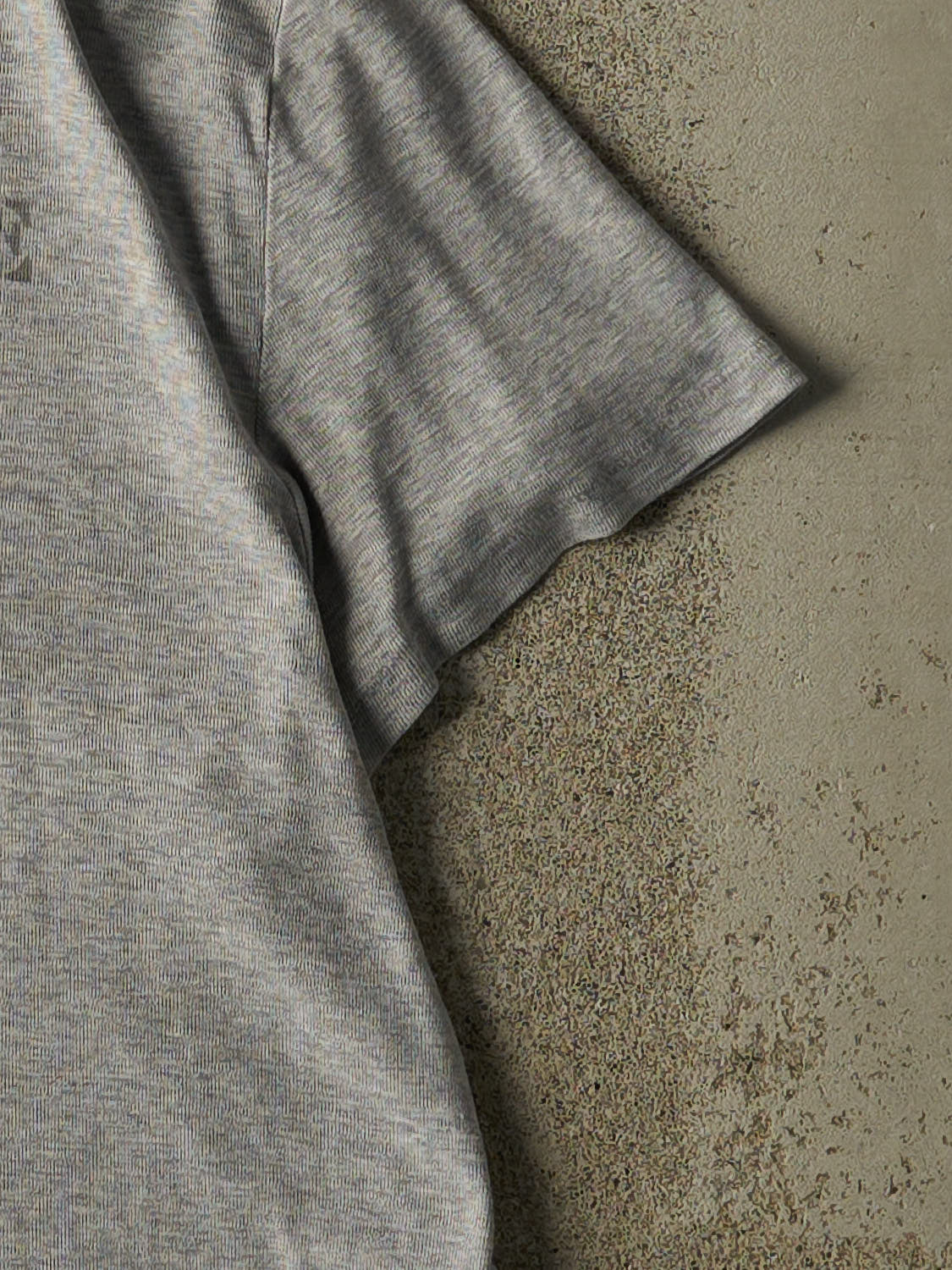 Vintage Y2K Grey Abercrombie & Fitch Tee (M) - Image 4