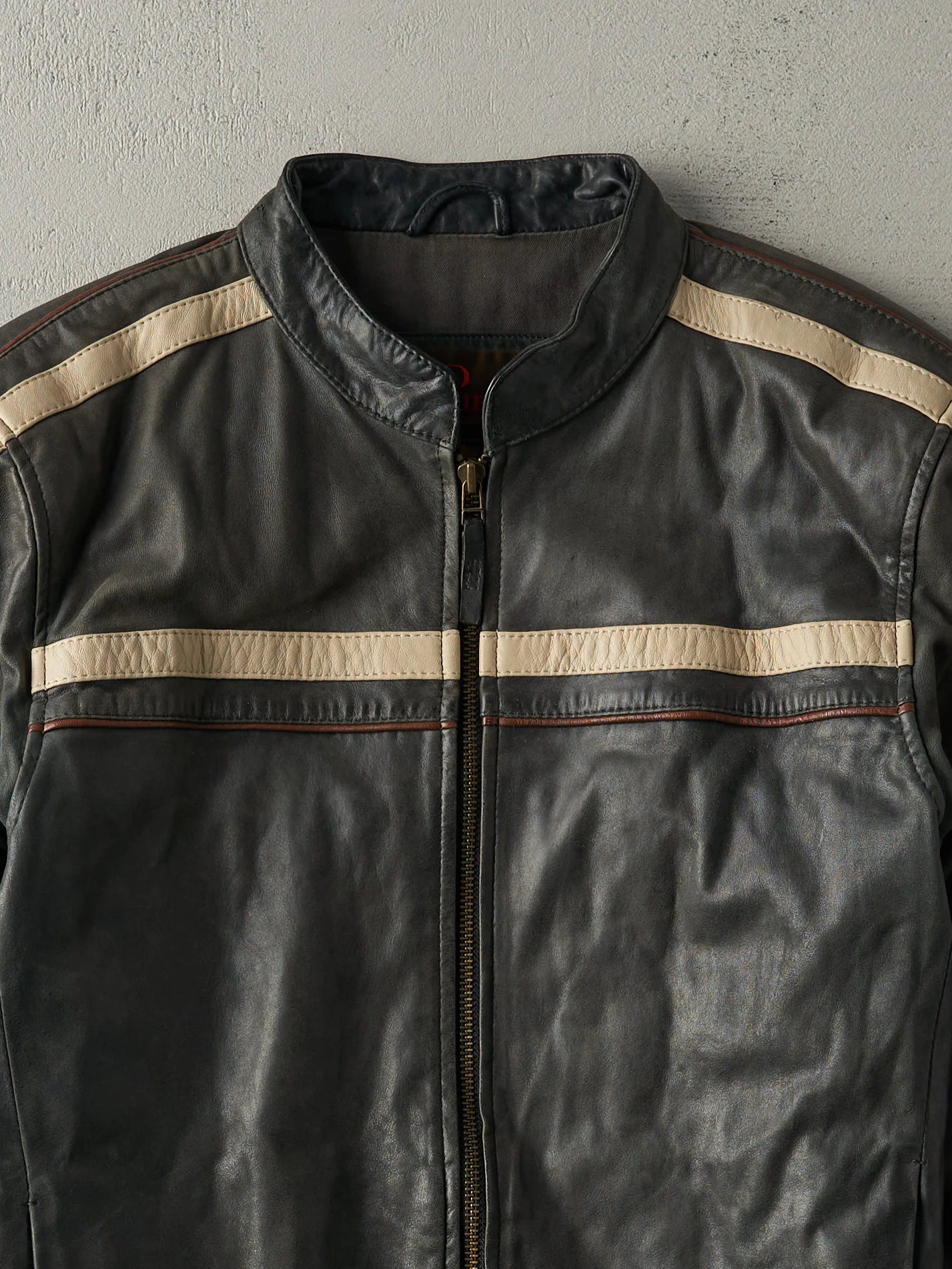 Vintage Y2K Grey and Beige Danier Leather Jacket (S/M) - Image 3