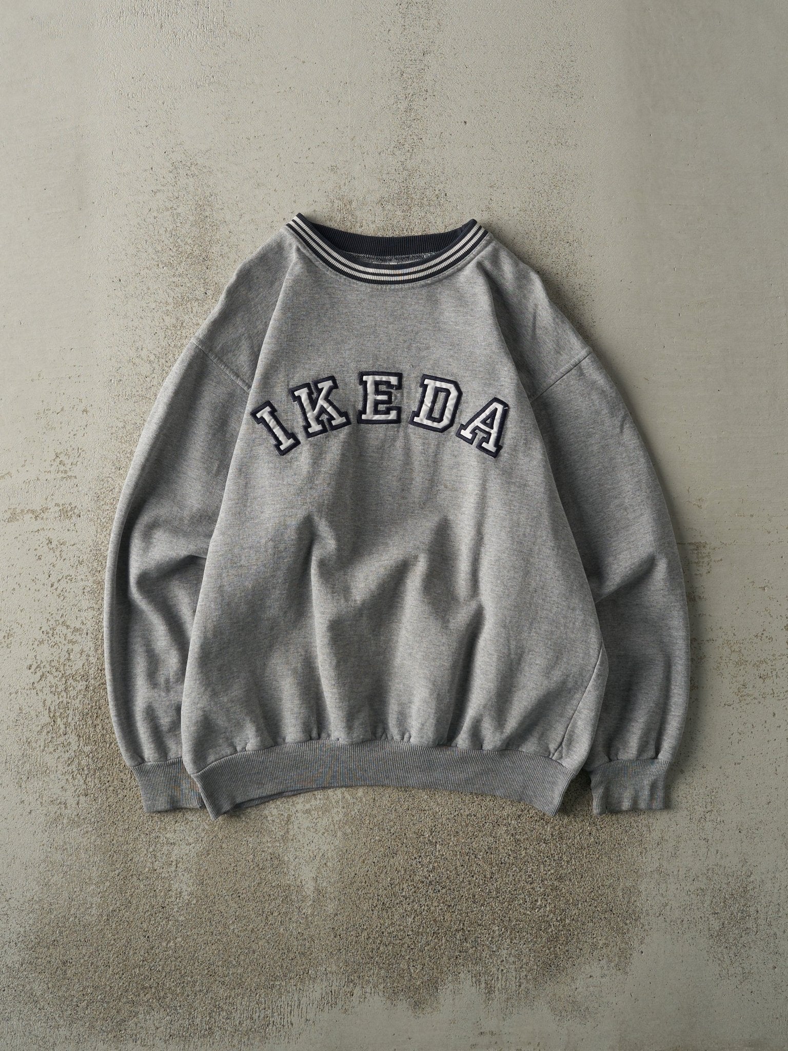 Vintage Y2K Grey Embroidered Ikeda Crewneck (M/L)