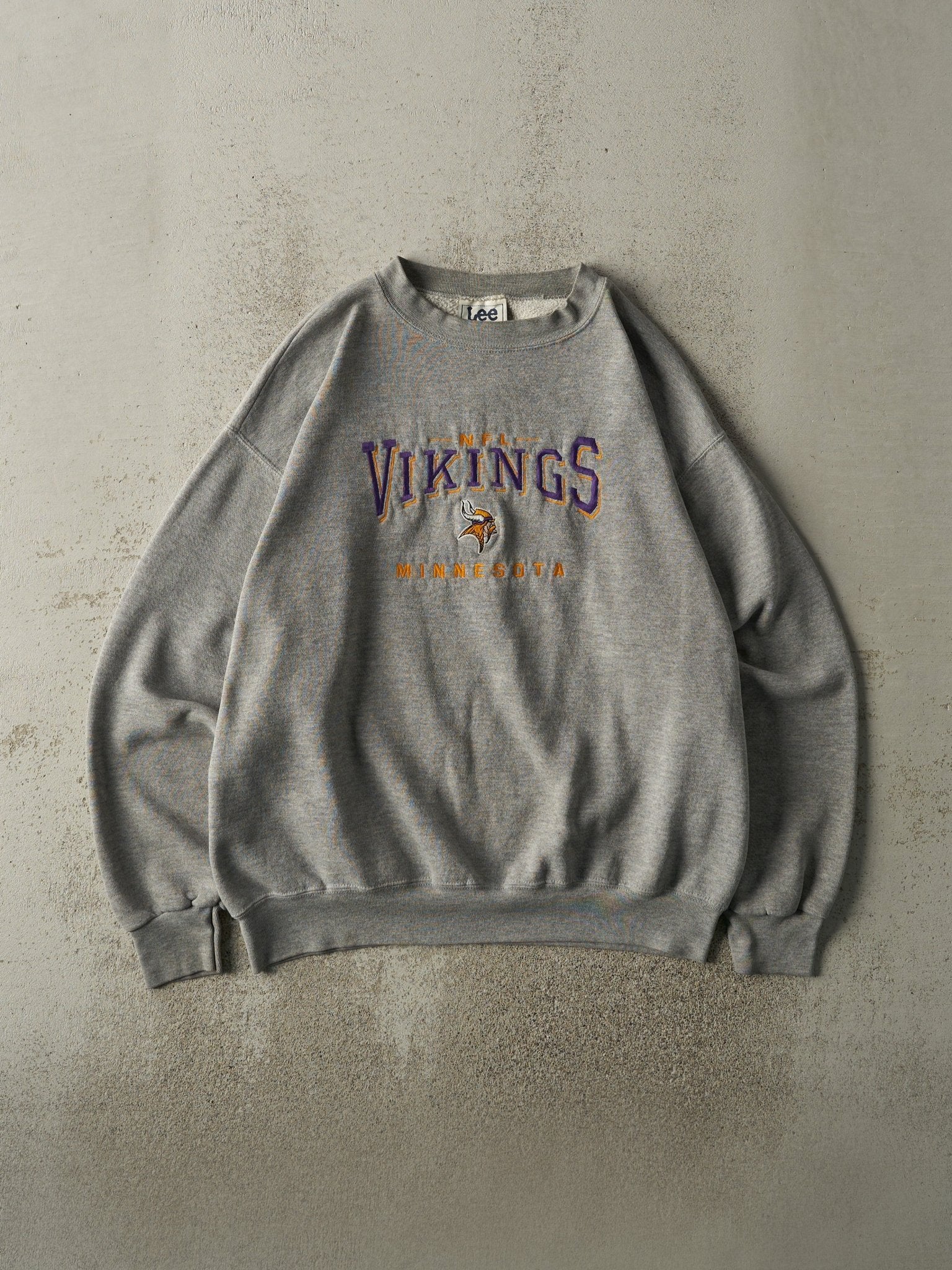 Vintage Y2K Grey Embroidered Minnesota Vikings Crewneck (L)