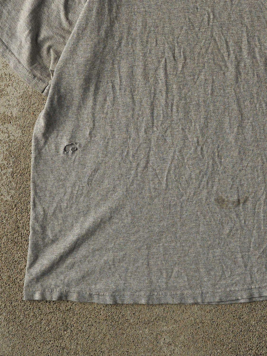 Vintage Y2K Grey University of Iowa Hawkeyes Tee (L/XL) - Image 4