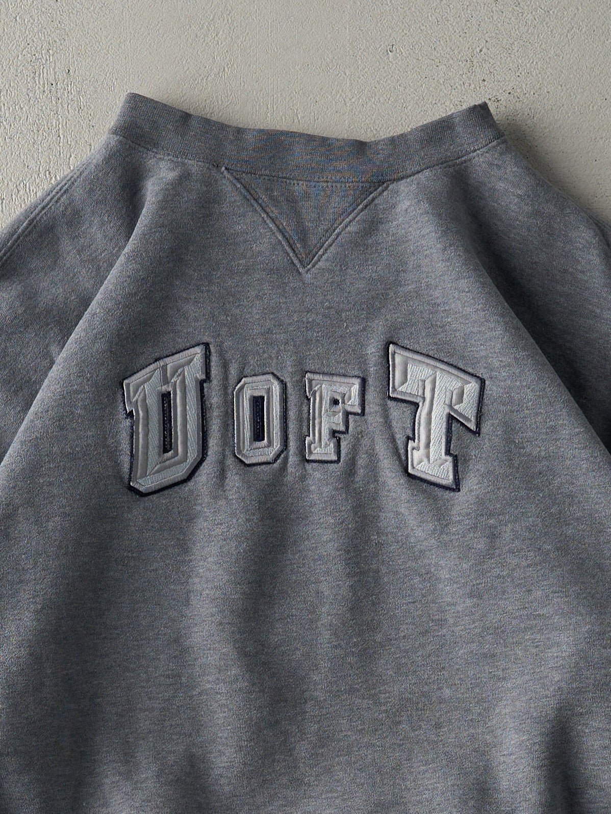 Vintage Y2K Grey University of Toronto Embroidered Crewneck (L) - Image 2