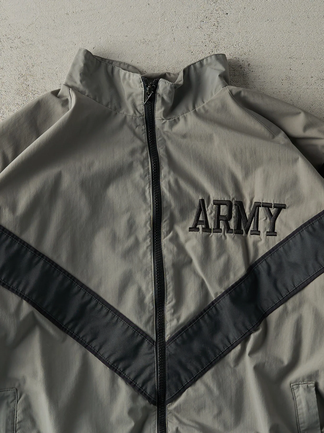 Vintage Y2K Grey US Army Lined Nylon Windbreaker Jacket (L) - Image 3