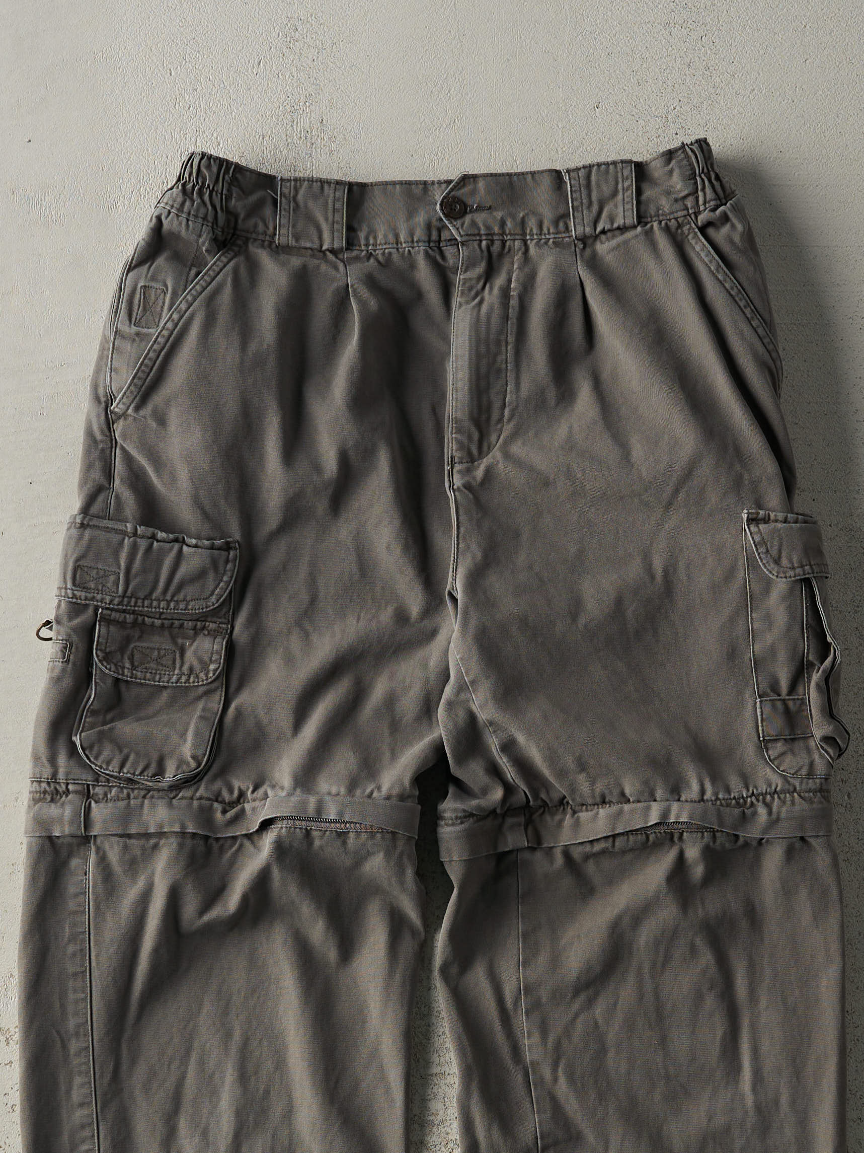 Vintage Y2K Grey Wind River Cargo Zip Off Pants (31x30) - Image 3